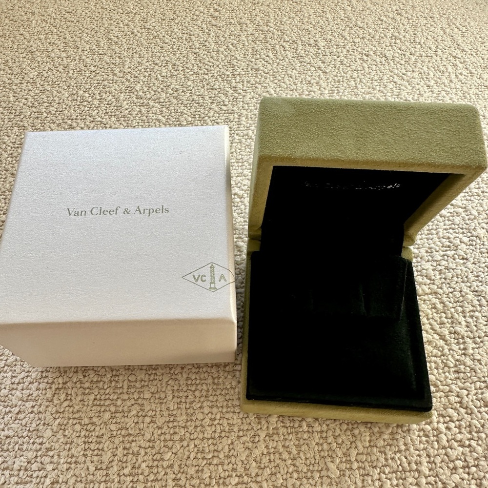 Van Cleef & Arpels Earring Box Jewelry Case Green Velvet